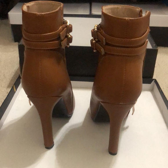 Beautiful Tan Mid-Calf Heels , size 6,  3inch ,only worn once. - Picture 5 of 8